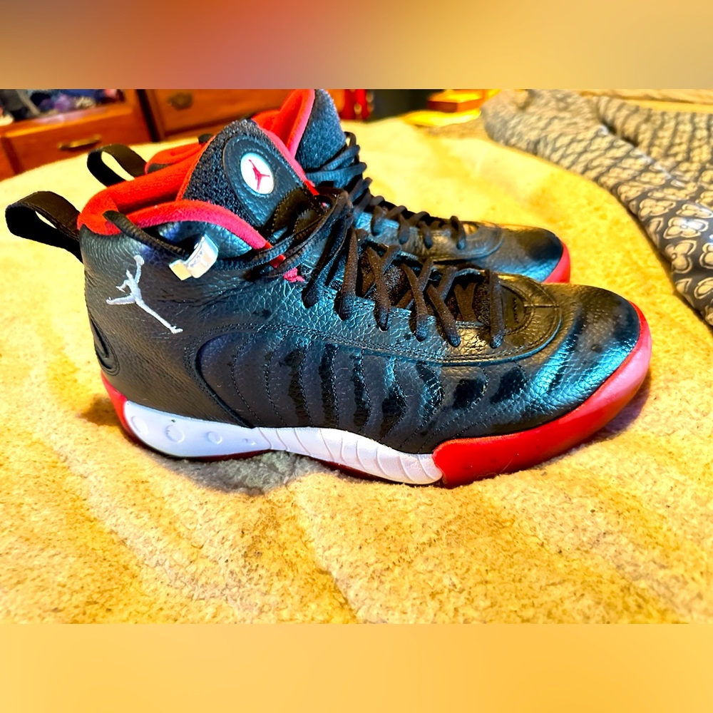 JORDANS SIZE 10  MENS Black and Red Sneakers